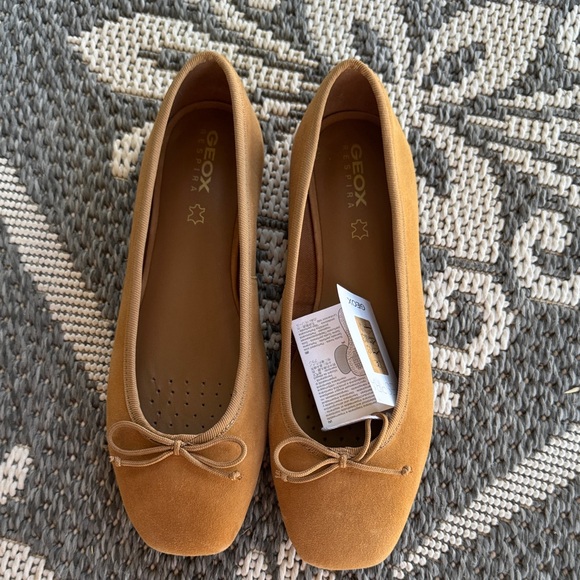 Geox Women's Tan Suede Flats - Picture 1 of 10